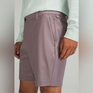 Lululemon Commission Classic Fit Short 7" Cord
Lunar Rock size 32